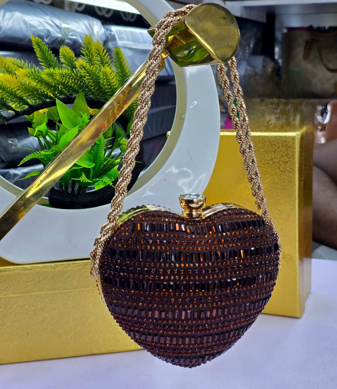 Heart shaped Rhinestone clutch bag 